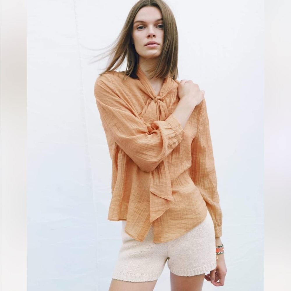 Zara blouse with bow - Picture 1 of 3